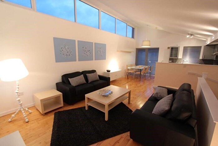 3 Bedroom Town House To Rent In Peregrine Street, Hulme, Manchester, M15