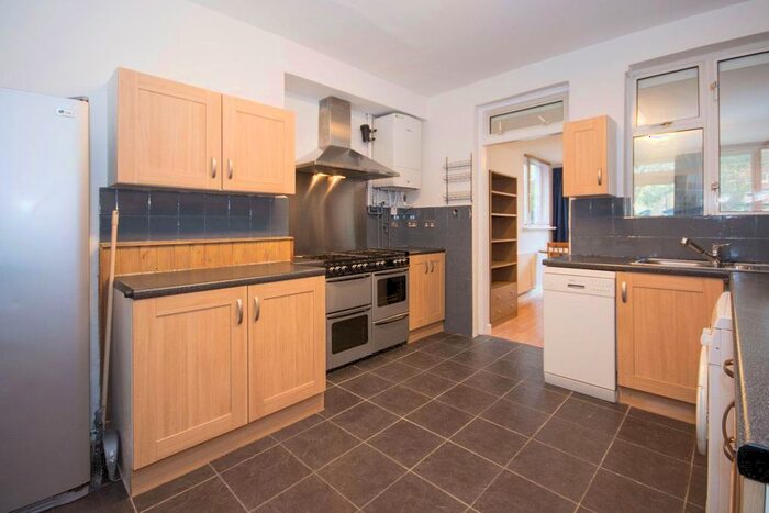 4 Bedroom Semi-Detached House To Rent In Freshwater Road, London, SW17