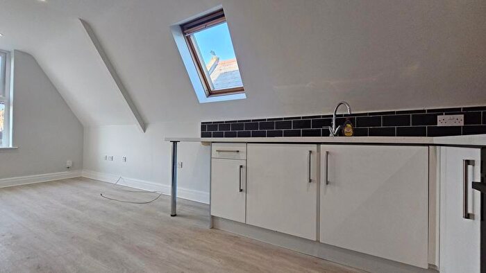 2 Bedroom Flat To Rent In Albany Road, Roath, Cardiff, CF24