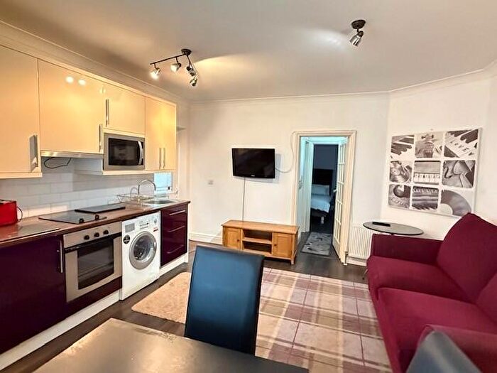 1 Bedroom Flat To Rent In Grand Avenue, BH6