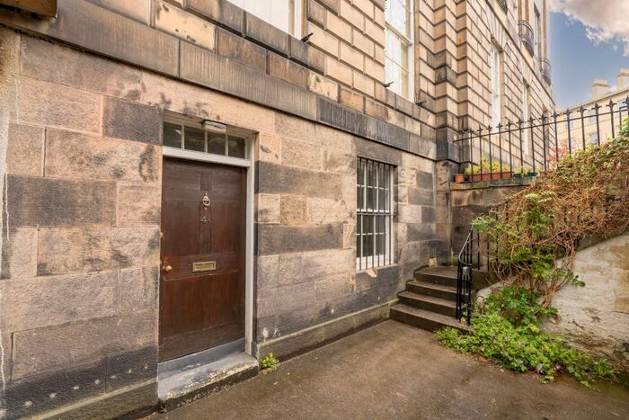 2 Bedroom Flat To Rent In North East Circus Place, New Town, Edinburgh, EH3