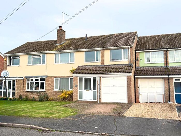 4 Bedroom Semi-Detached House For Sale In Georges Avenue, Bugbrooke, Northamptonshire, NN7