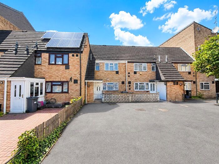 3 Bedroom Terraced House To Rent In Midsummer Avenue, Hounslow, TW4
