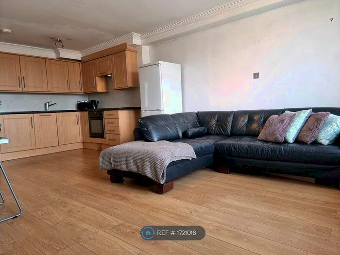 2 Bedroom Flat To Rent In Mossbury Road, London, SW11