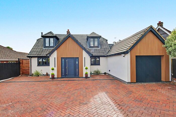 3 Bedroom Detached Bungalow For Sale In Maddoxford Lane, Botley, SO32