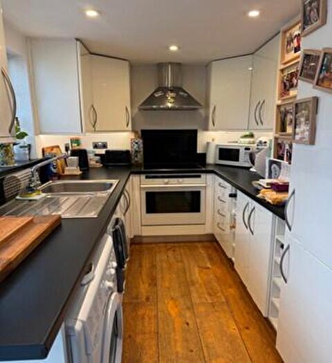 1 Bedroom Flat To Rent In A Middle Row, Stevenage, Hertfordshire, SG1