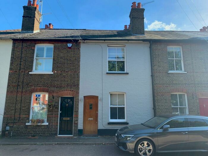 2 Bedroom House To Rent In School View Road, Chelmsford, CM1