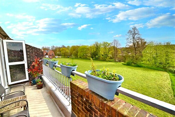 2 Bedroom Flat To Rent In Abbotts Barton, SO23