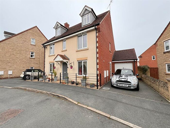 5 Bedroom Detached House For Sale In Newson Road, Swindon, SN25