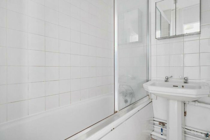 2 Bedroom Flat For Sale In College Road, Crystal Palace, SE19
