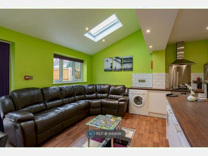 8 Bedroom End Of Terrace House To Rent In Charles Street, Portsmouth, PO1