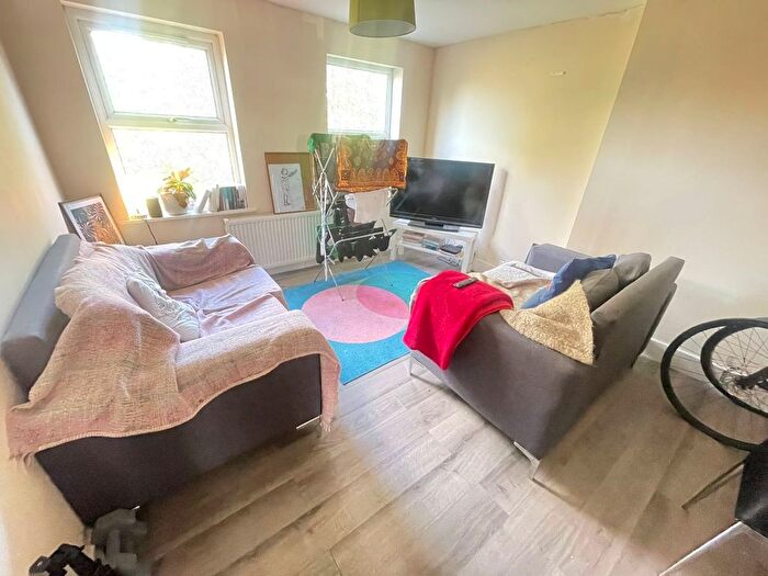 3 Bedroom Flat To Rent In Lordship Road, London, N16