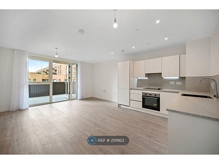 3 Bedroom Flat To Rent In Gannet Apartments, London, NW9