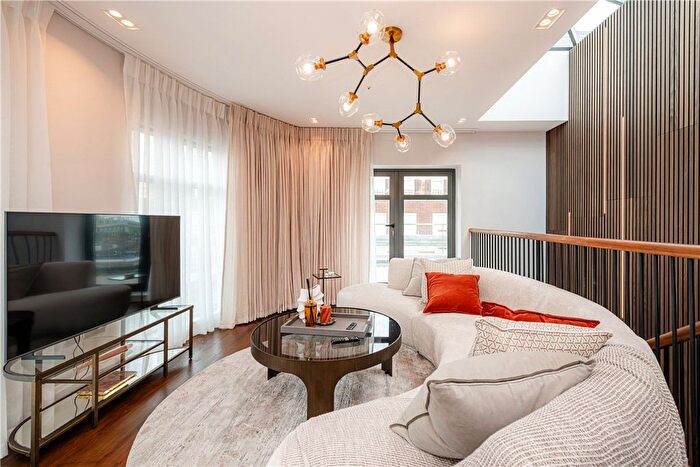 2 Bedroom Flat To Rent In North Row, Mayfair, London, W1K