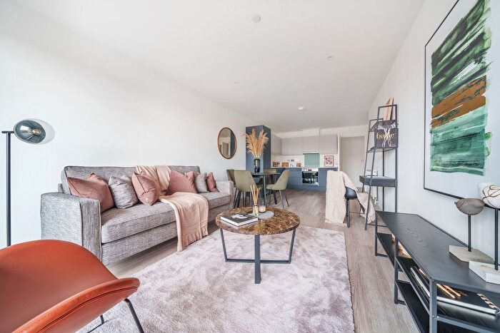 2 Bedroom Flat To Rent In Whiffens Avenue, Chatham, ME4