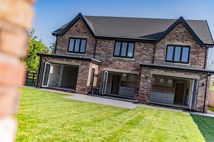 5 Bedroom Detached House For Sale In Elmbank Drive, Hall Lane, PR4