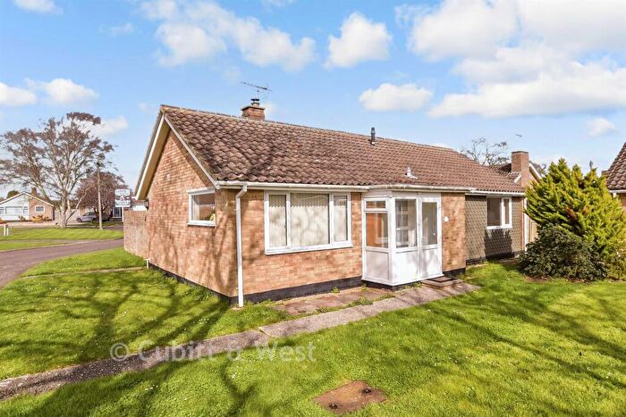2 Bedroom Detached Bungalow For Sale In Spinney Walk, Barnham, Bognor Regis, West Sussex, PO22