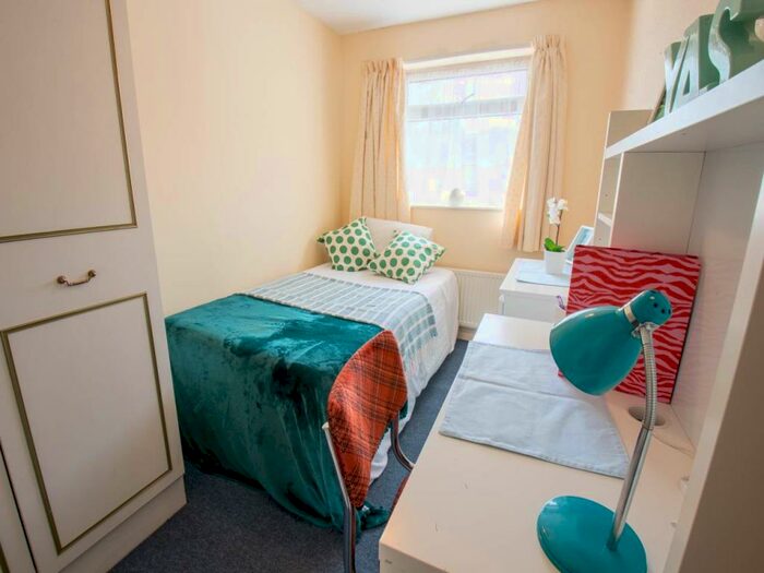 5 Bedroom House To Rent In Mead Way, Canterbury, Kent, CT2