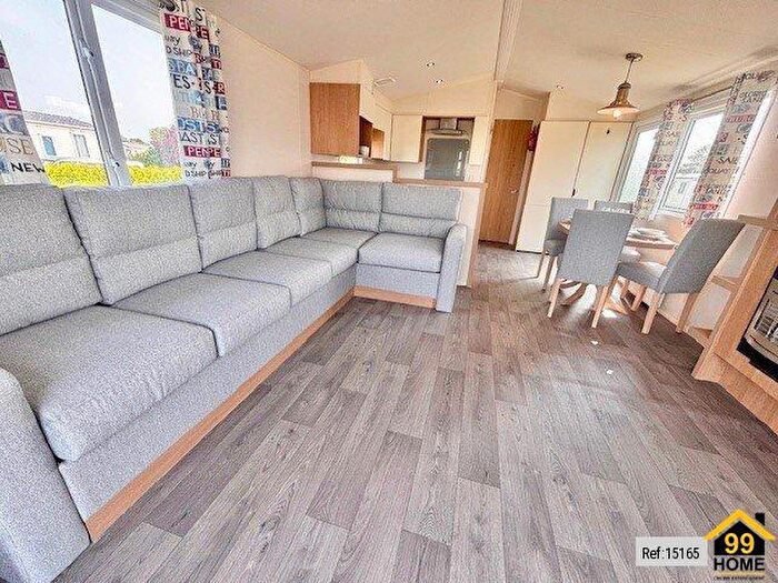 2 Bedroom Mobile Home To Rent In Beach Station Road, Felixstowe, Essex, IP11