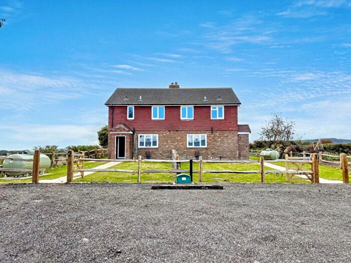 3 Bedroom House To Rent In Cowlease Farm, Hamsey, BN8