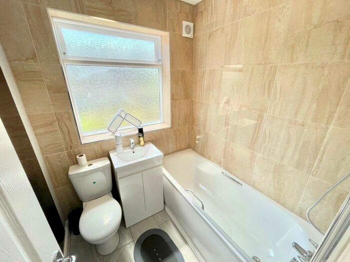 3 Bedroom House To Rent In Gelsthorpe Road, RM5