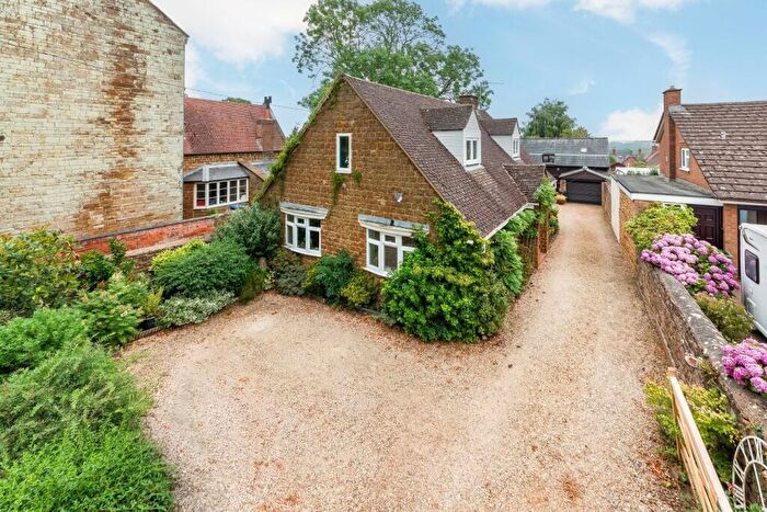 3 Bedroom Cottage For Sale In Lime Avenue, Eydon, NN11