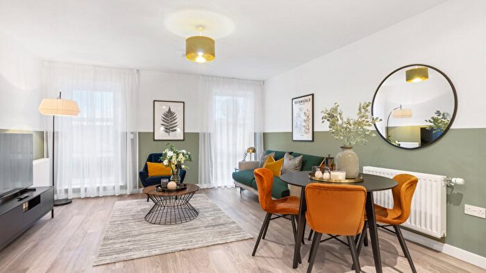 2 Bedroom Flat For Sale In St Albans Rd, Watford, WD25