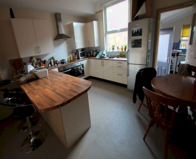 7 Bedroom House To Rent In Lucas Place, Leeds, LS6