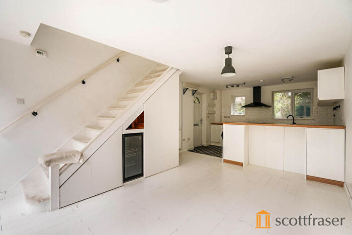 2 Bedroom End Of Terrace House To Rent In Bushy Close, Oxford, OX2