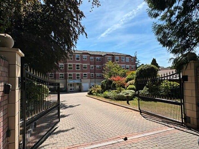 2 Bedroom Apartment For Sale In Branksome Wood Road, Bournemouth, BH4