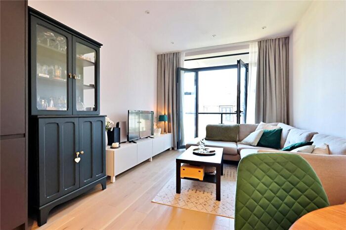 1 Bedroom Apartment For Sale In Albert Drive, Sheerwater, Woking, Surrey, GU21