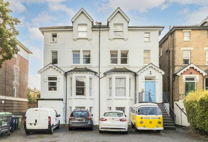 2 Bedroom Flat To Rent In The Grove, London, W5