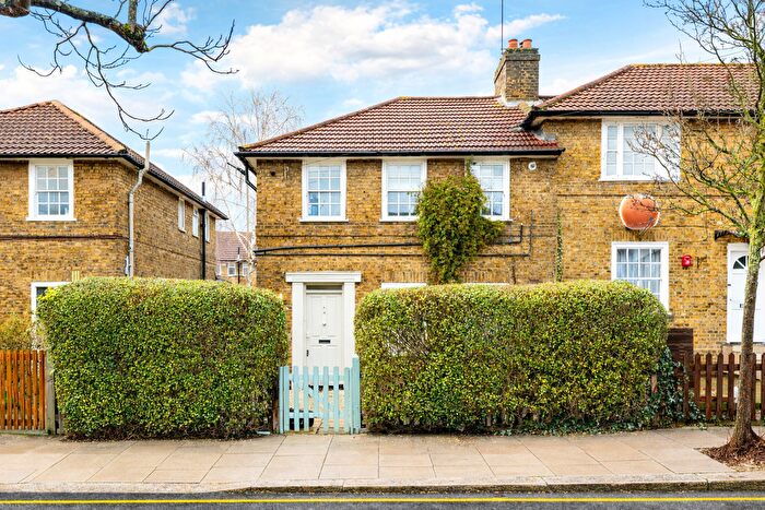 3 Bedroom End Of Terrace House For Sale In Oakworth Road, London, W10