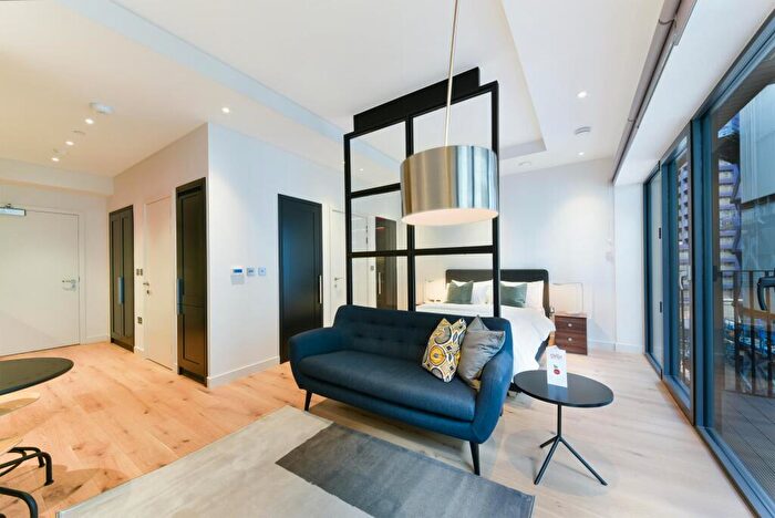 Apartment To Rent In Defoe House, London City Island, London, E14