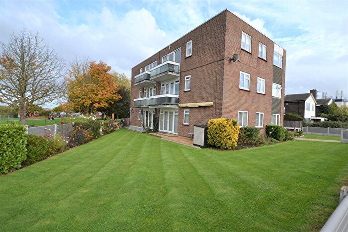 2 Bedroom Flat To Rent In Park House, Gordon Road, Corringham, Essex, SS17