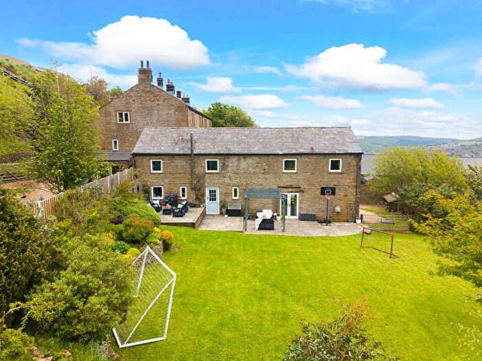 4 Bedroom Barn Conversion For Sale In Whinstones, Briery Busk Farm, Stocksbridge, S36