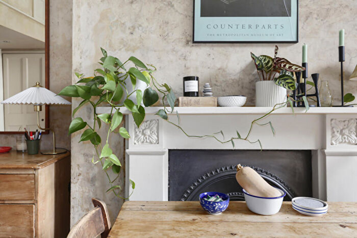 2 Bedroom Apartment To Rent In Highbury New Park, London, N5