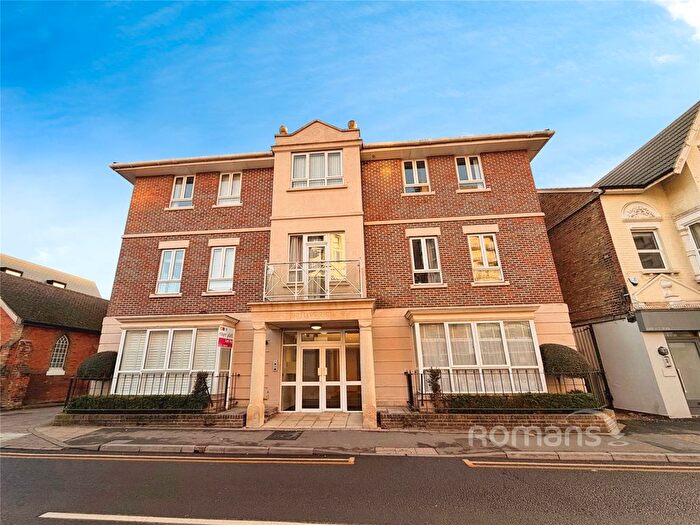 2 Bedroom Flat To Rent In York Road, Maidenhead, SL6