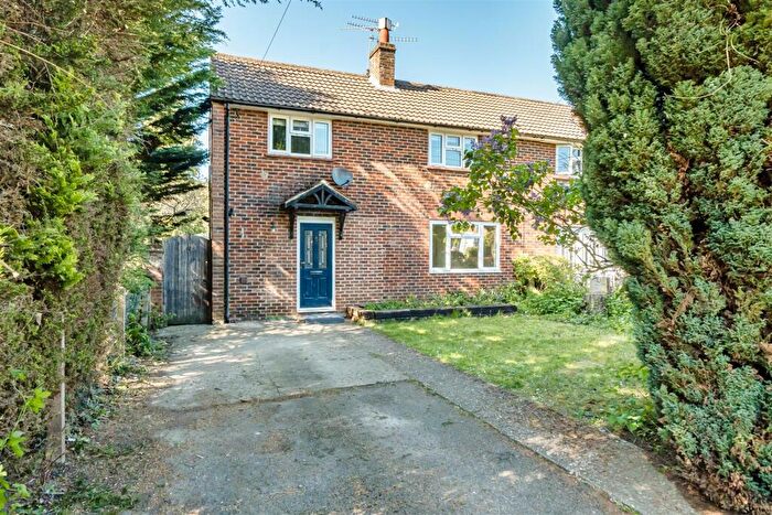 3 Bedroom Semi-Detached House For Sale In Cricket Field Grove, Crowthorne, Berkshire, RG45