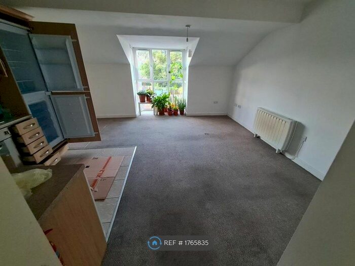 2 Bedroom Flat To Rent In Cook Street, Wednesbury, WS10