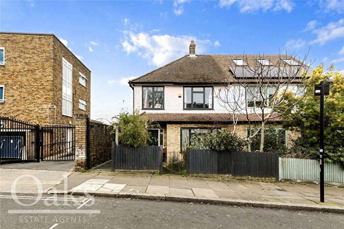 3 Bedroom End Terrace House For Sale In Trinity Rise, Tulse Hill, SW2