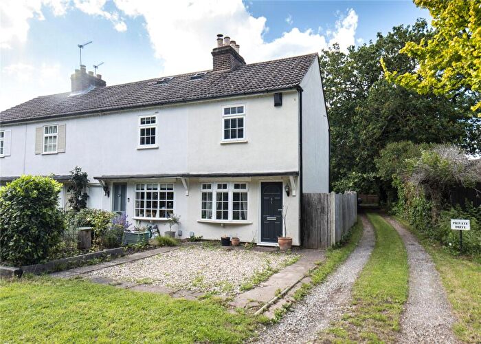 2 Bedroom End Of Terrace House For Sale In Portsmouth Road, Thames Ditton, KT7