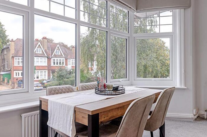 2 Bedroom Flat For Sale In Grove Road, Cheam, Sutton, SM1