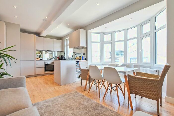 3 Bedroom Flat To Rent In Robson Avenue, London, NW10