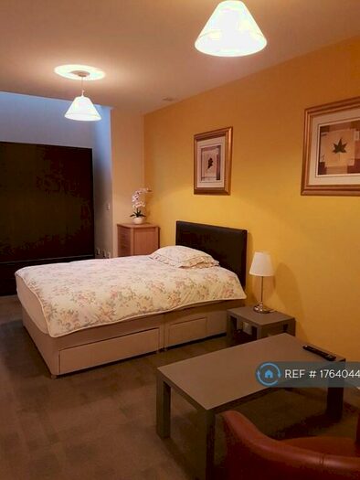 Studio To Rent In Cobourg Street, Manchester, M1