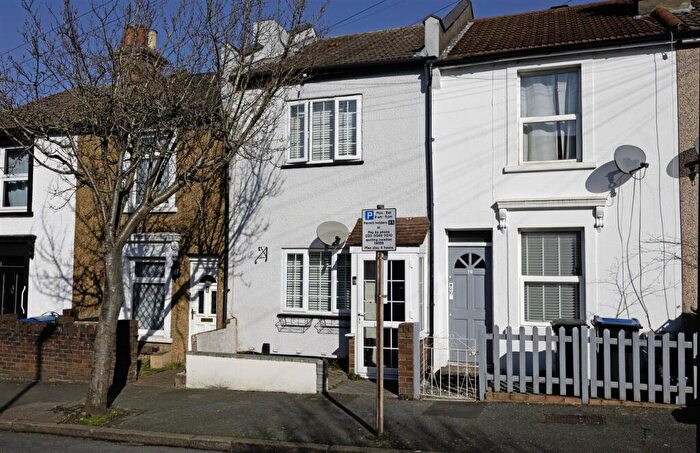 2 Bedroom Terraced House For Sale In Bynes Road, South Croydon, CR2