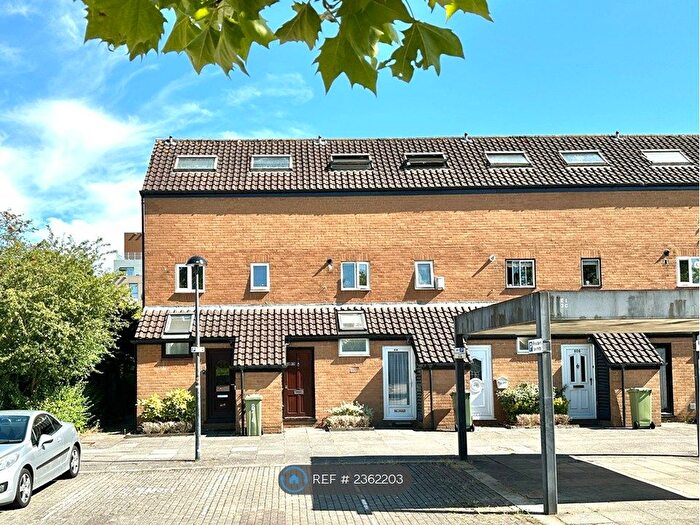 1 Bedroom Maisonette To Rent In North Row, Milton Keynes, MK9