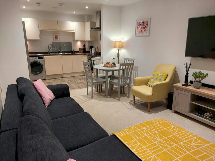 1 Bedroom Flat To Rent In Newmarket Road, Cambridge, CB5