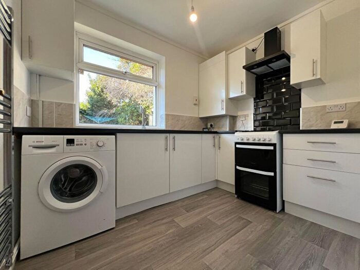 1 Bedroom Flat To Rent In Grosvenor Road, Huddersfield, HD5