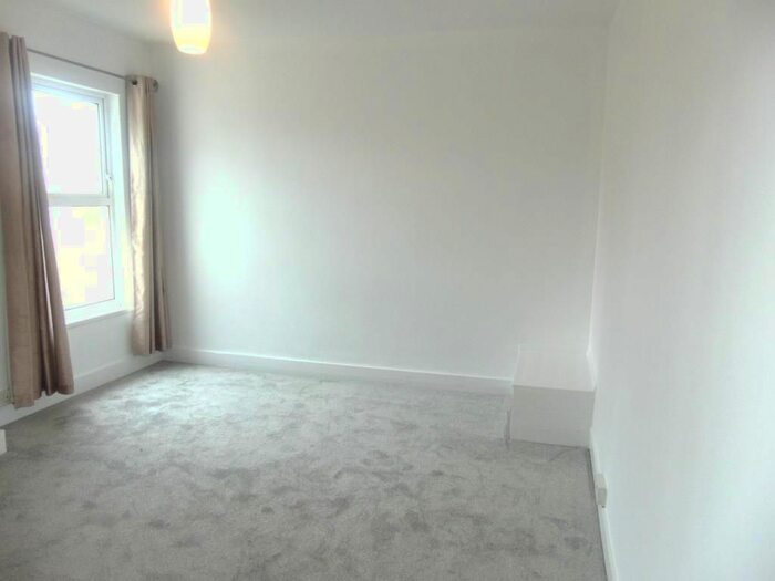 1 Bedroom Flat To Rent In St Georges Terrace, Reading, Berkshire, RG30